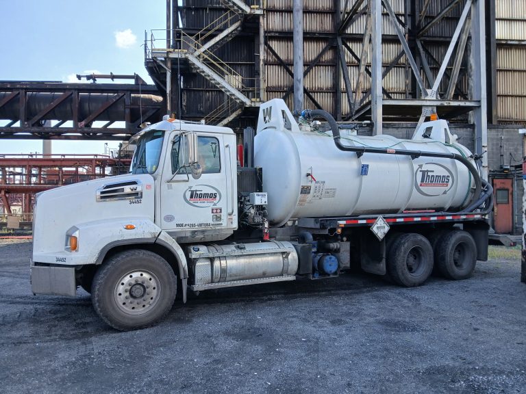 Wet vacuum truck
